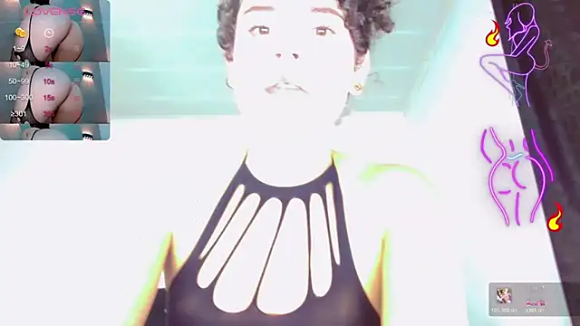 Snapshot of DoveCameron_ chatting on 07-28-26, 02:18 DoveCameron online show from 07-28-26, 02:18