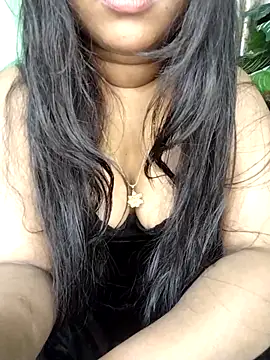 Idhika Paul online show from 12-21-25, 10:50