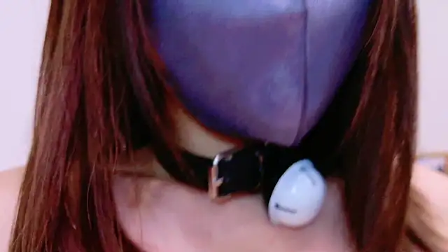 Snapshot of Yui-Ch chatting on 12-04-24, 02:37 Yui-Ch online show from 12-04-24, 02:37