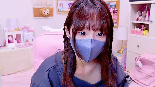 Snapshot of Yui-Ch chatting on 12-06-24, 01:11 Yui-Ch online show from 12-06-24, 01:11