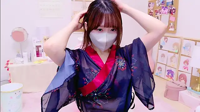 Snapshot of Yui-Ch chatting on 01-05-25, 01:58 Yui-Ch online show from 01-05-25, 01:58