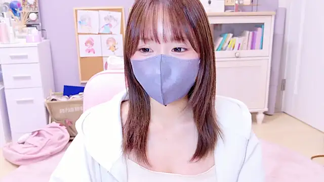 Snapshot of Yui-Ch chatting on 01-21-25, 11:46 Yui-Ch online show from 01-21-25, 11:46