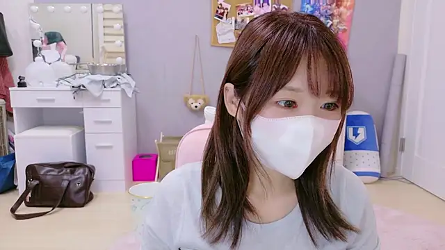 Snapshot of Yui-Ch chatting on 09-08-25, 02:27 Yui-Ch online show from 09-08-25, 02:27