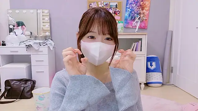 Snapshot of Yui-Ch chatting on 09-11-25, 01:00 Yui-Ch online show from 09-11-25, 01:00