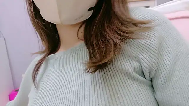 Snapshot of Yui-Ch chatting on 09-29-25, 12:32 Yui-Ch online show from 09-29-25, 12:32