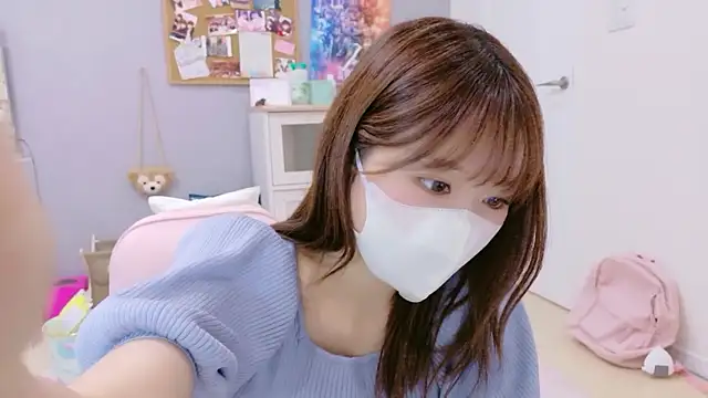 Snapshot of Yui-Ch chatting on 09-30-25, 11:59 Yui-Ch online show from 09-30-25, 11:59