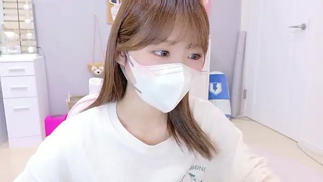 Snapshot of Yui-Ch chatting on 10-06-25, 01:08 Yui-Ch online show from 10-06-25, 01:08