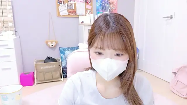 Snapshot of Yui-Ch chatting on 10-14-25, 12:17 Yui-Ch online show from 10-14-25, 12:17