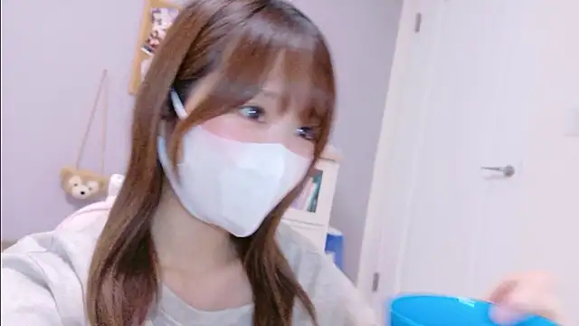 Snapshot of Yui-Ch chatting on 11-10-25, 01:21 Yui-Ch online show from 11-10-25, 01:21