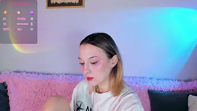 Snapshot of CrystalRey chatting on 11-16-25, 06:52 CrystalRey online show from 11-16-25, 06:52