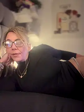 blondebitch2 online show from 01-05-26, 10:13