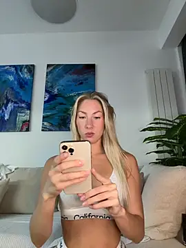 LuisaBecker online show from 10-26-25, 03:18