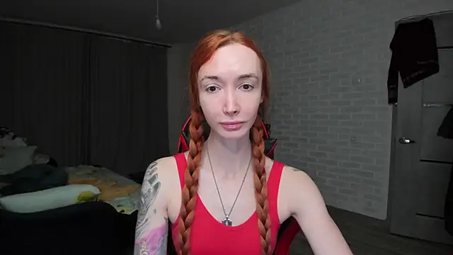 Snapshot of Roxy_Silver chatting on 12-13-25, 09:09 Roxy Silver online show from 12-13-25, 09:09