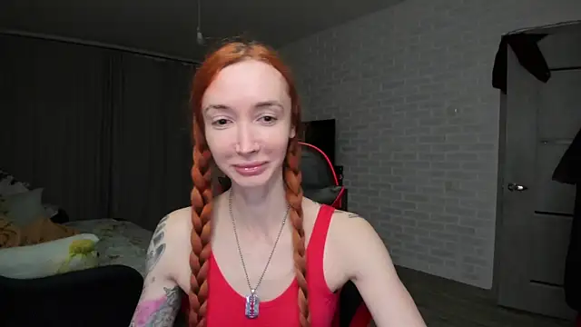 Snapshot of Roxy_Silver chatting on 12-16-25, 06:46 Roxy Silver online show from 12-16-25, 06:46