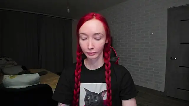 Snapshot of Roxy_Silver chatting on 02-12-26, 02:45 Roxy Silver online show from 02-12-26, 02:45