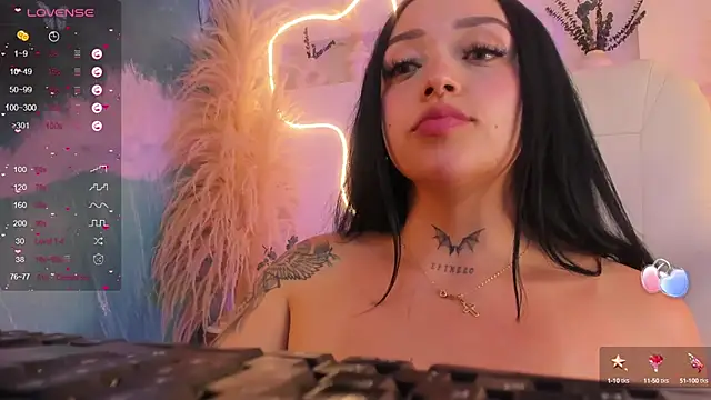 ViolettaHotLatin  online show from 02-26-25, 11:41