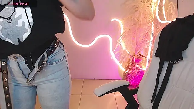 ViolettaHotLatin  online show from 09-10-25, 12:38