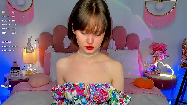 Snapshot of MaryLew chatting on 10-31-25, 07:31 MaryLew online show from 10-31-25, 07:31