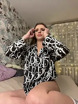 adel secret online show from 02-18-25, 11:08