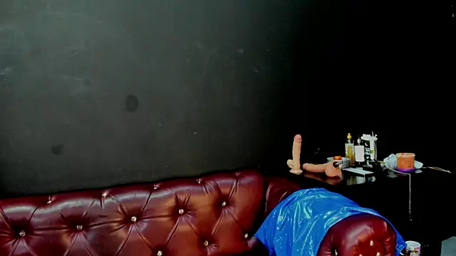 Snapshot of Charlotte__Brown_ chatting on 01-06-25, 12:35 Charlotte Brown online show from 01-06-25, 12:35