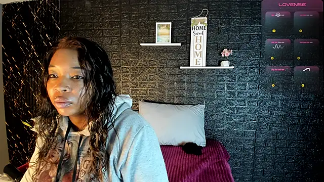 Snapshot of Charlotte__Brown_ chatting on 03-20-25, 12:53 Charlotte Brown online show from 03-20-25, 12:53