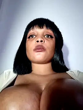 Snapshot of Busty_Bambi chatting on 02-13-25, 06:05 Busty Bambi online show from 02-13-25, 06:05