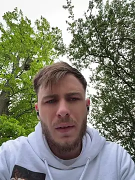 Julian128 online show from 05-02-26, 02:22