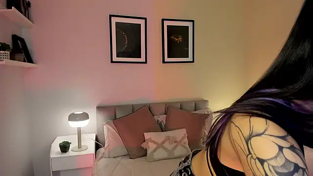 Snapshot of Violetta_Nur chatting on 06-15-26, 06:54 Violetta Nur online show from 06-15-26, 06:54