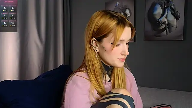 Snapshot of SophieInkk chatting on 02-13-25, 08:13 SophieInkk online show from 02-13-25, 08:13