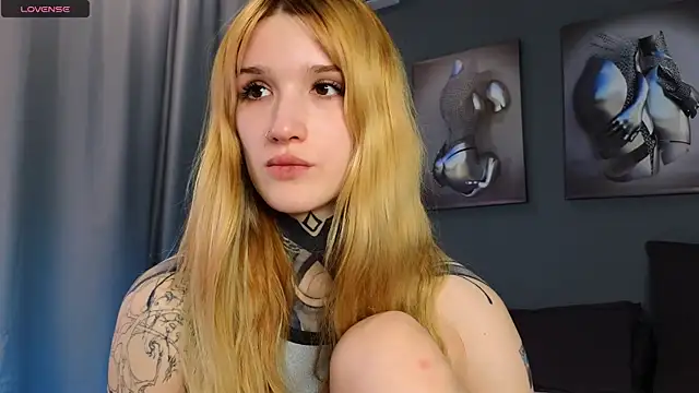 Snapshot of SophieInkk chatting on 03-03-25, 09:05 SophieInkk online show from 03-03-25, 09:05