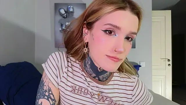 Snapshot of SophieInkk chatting on 10-02-25, 11:56 SophieInkk online show from 10-02-25, 11:56