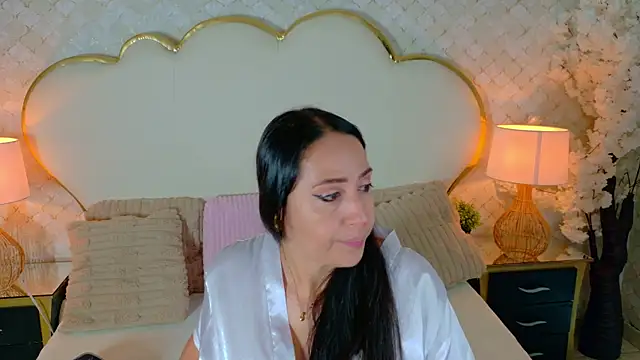 Snapshot of MayraVegas chatting on 07-25-26, 02:03 MayraVegas online show from 07-25-26, 02:03