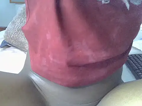 Snapshot of Elbony_ray chatting on 03-26-26, 10:54 Elbony ray online show from 03-26-26, 10:54