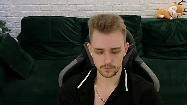 Larstar01 online show from 12-04-24, 01:14