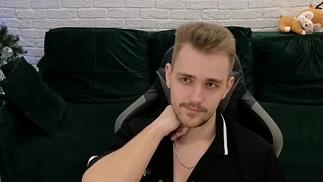 Larstar01 online show from 12-04-24, 04:21