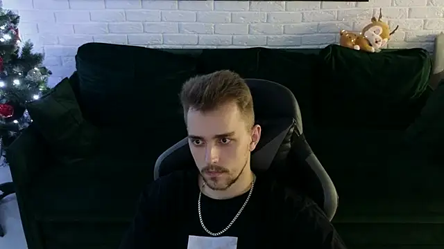 Larstar01 online show from 12-11-24, 01:58