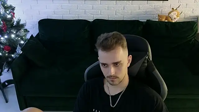 Larstar01 online show from 12-15-24, 05:02