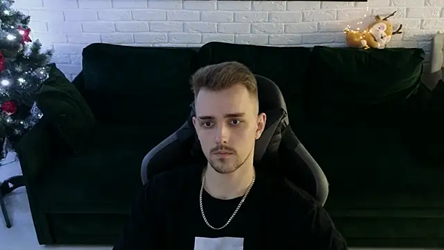 Larstar01 online show from 12-18-24, 01:37