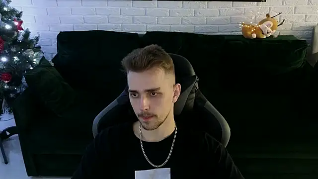 Larstar01 online show from 12-19-24, 02:34