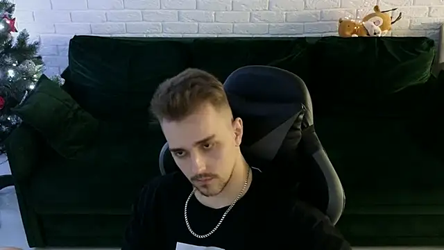 Larstar01 online show from 12-20-24, 01:36