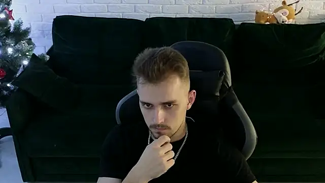 Larstar01 online show from 12-21-24, 01:26