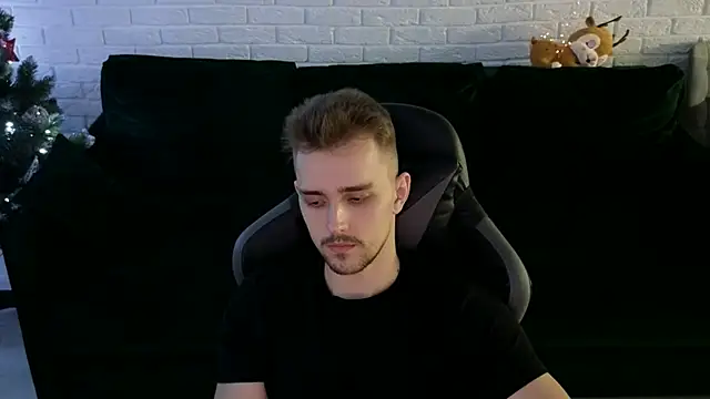 Larstar01 online show from 12-21-24, 04:30