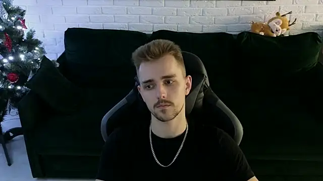 Larstar01 online show from 12-27-24, 01:43