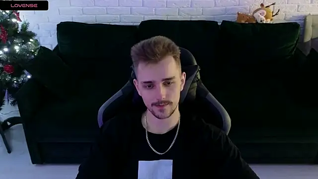 Larstar01 online show from 12-29-24, 01:45