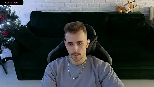 Larstar01 online show from 12-31-24, 03:45