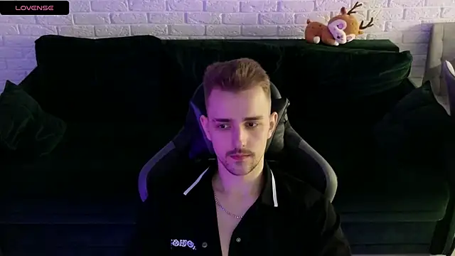 Larstar01 online show from 01-08-25, 04:23