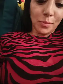 Snapshot of tiffani__love chatting on 05-25-26, 06:47 tiffani love online show from 05-25-26, 06:47