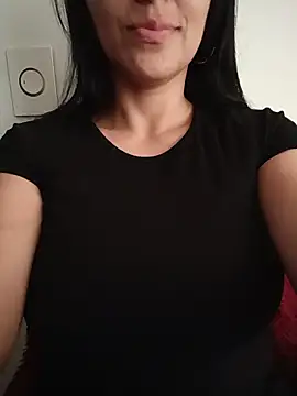 Snapshot of tiffani__love chatting on 06-07-26, 05:49 tiffani love online show from 06-07-26, 05:49