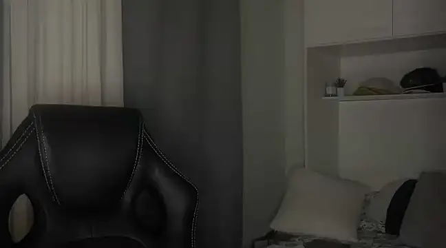 Snapshot of MiloCtc chatting on 02-10-25, 04:52 MiloCtc online show from 02-10-25, 04:52