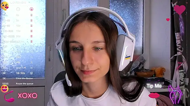 Snapshot of _Nika_Kik chatting on 09-15-25, 03:12 Nika Kik online show from 09-15-25, 03:12